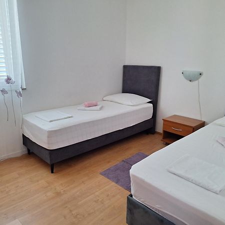 Apartments Vodopija 300M To The Beach Sveti Filip i Jakov Ngoại thất bức ảnh