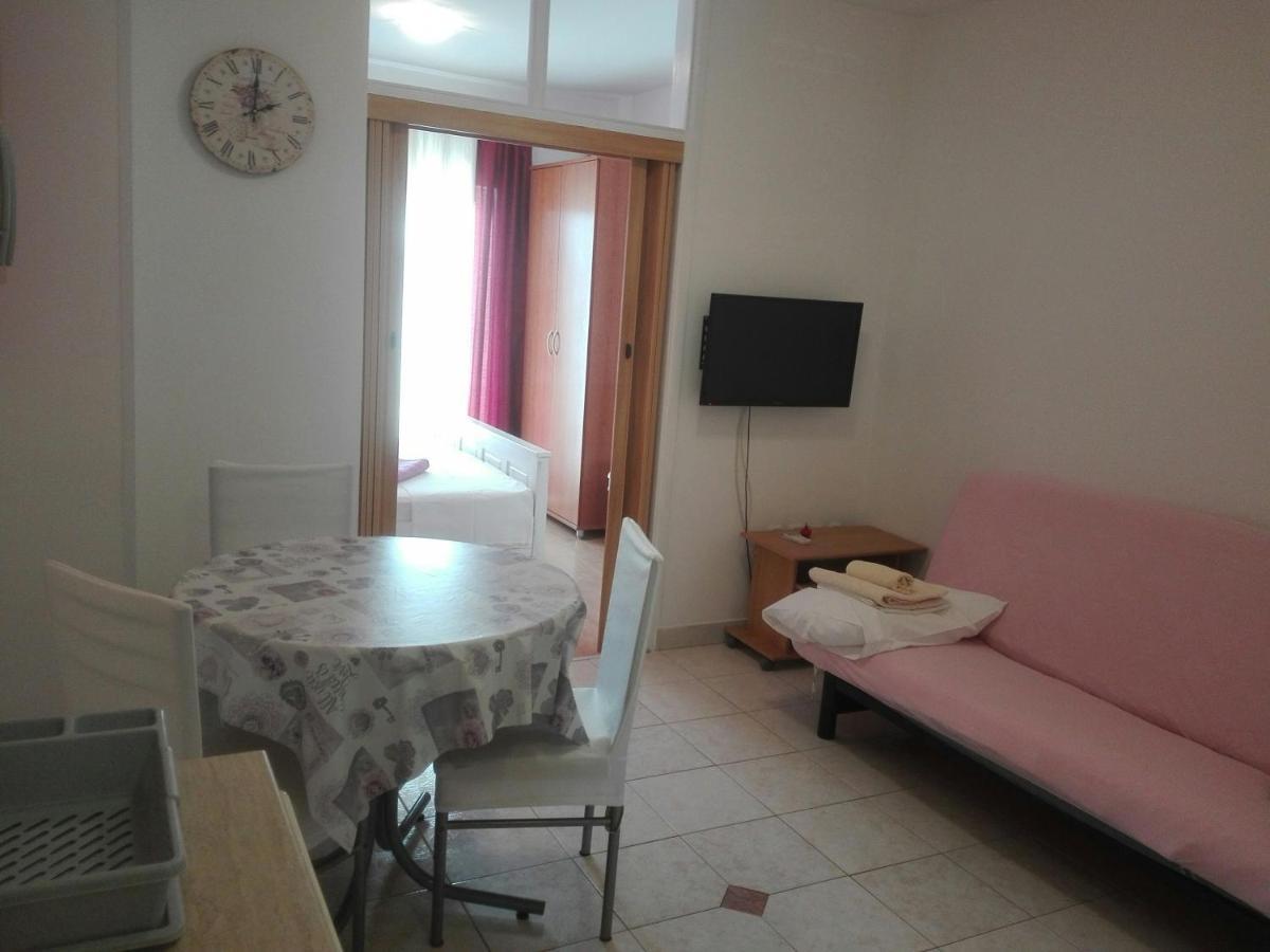 Apartments Vodopija 300M To The Beach Sveti Filip i Jakov Ngoại thất bức ảnh
