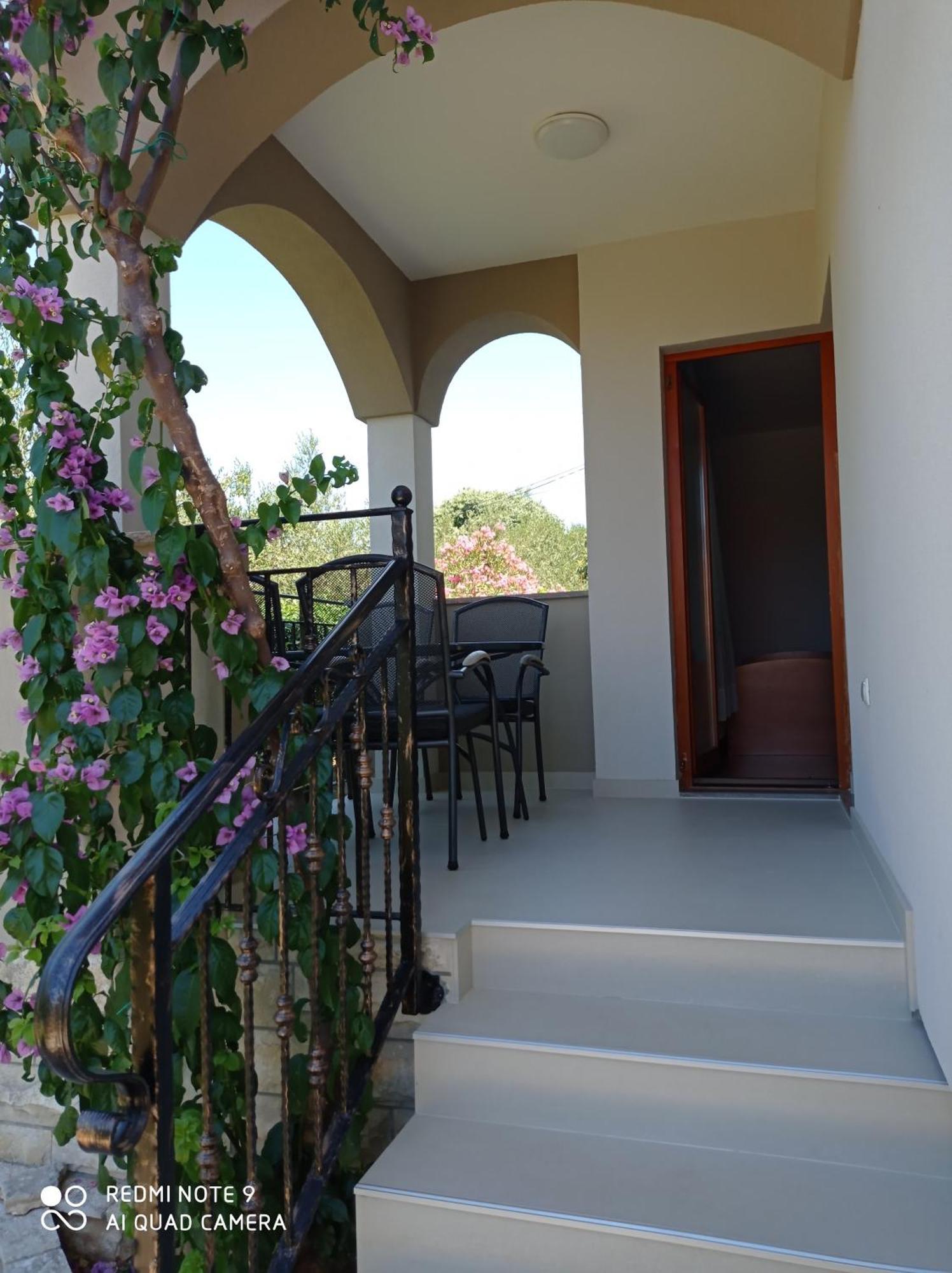 Apartments Vodopija 300M To The Beach Sveti Filip i Jakov Phòng bức ảnh