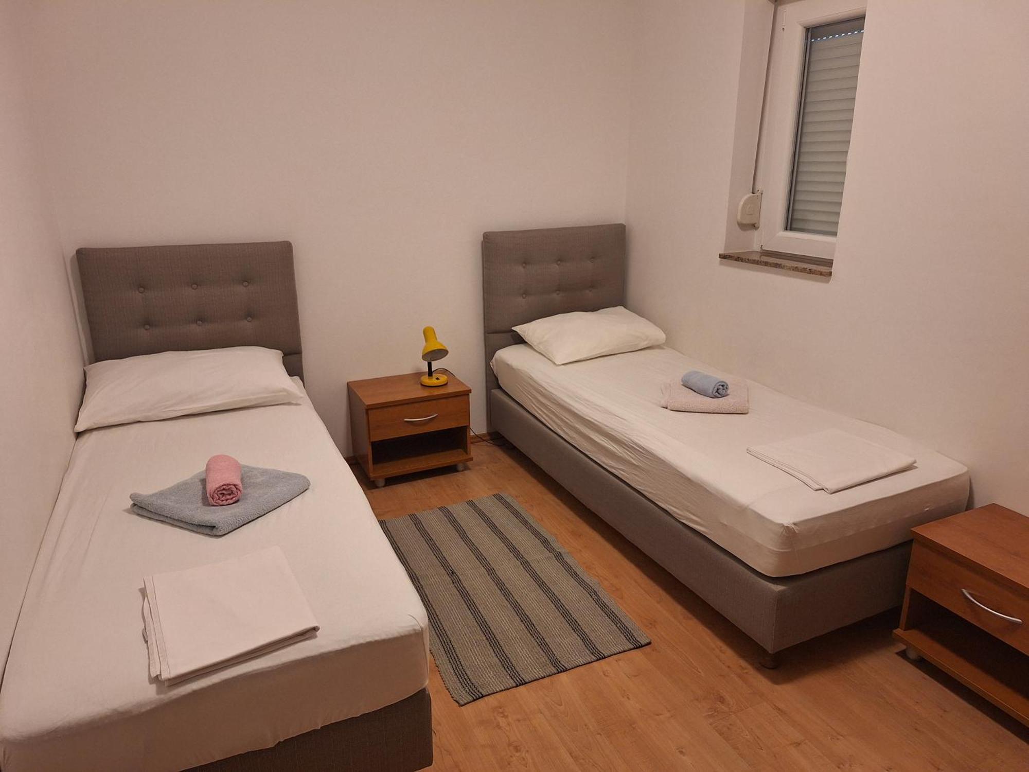 Apartments Vodopija 300M To The Beach Sveti Filip i Jakov Phòng bức ảnh
