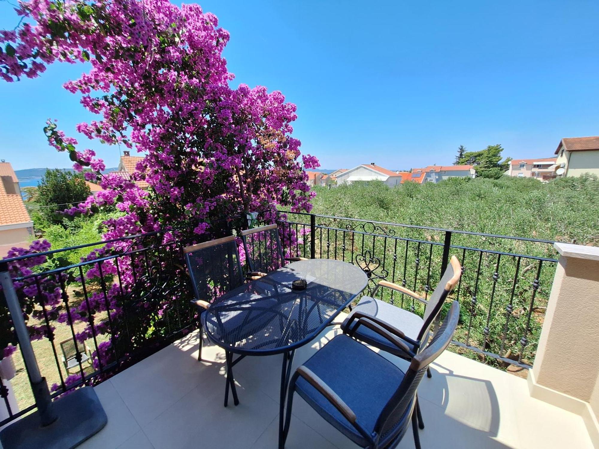 Apartments Vodopija 300M To The Beach Sveti Filip i Jakov Phòng bức ảnh