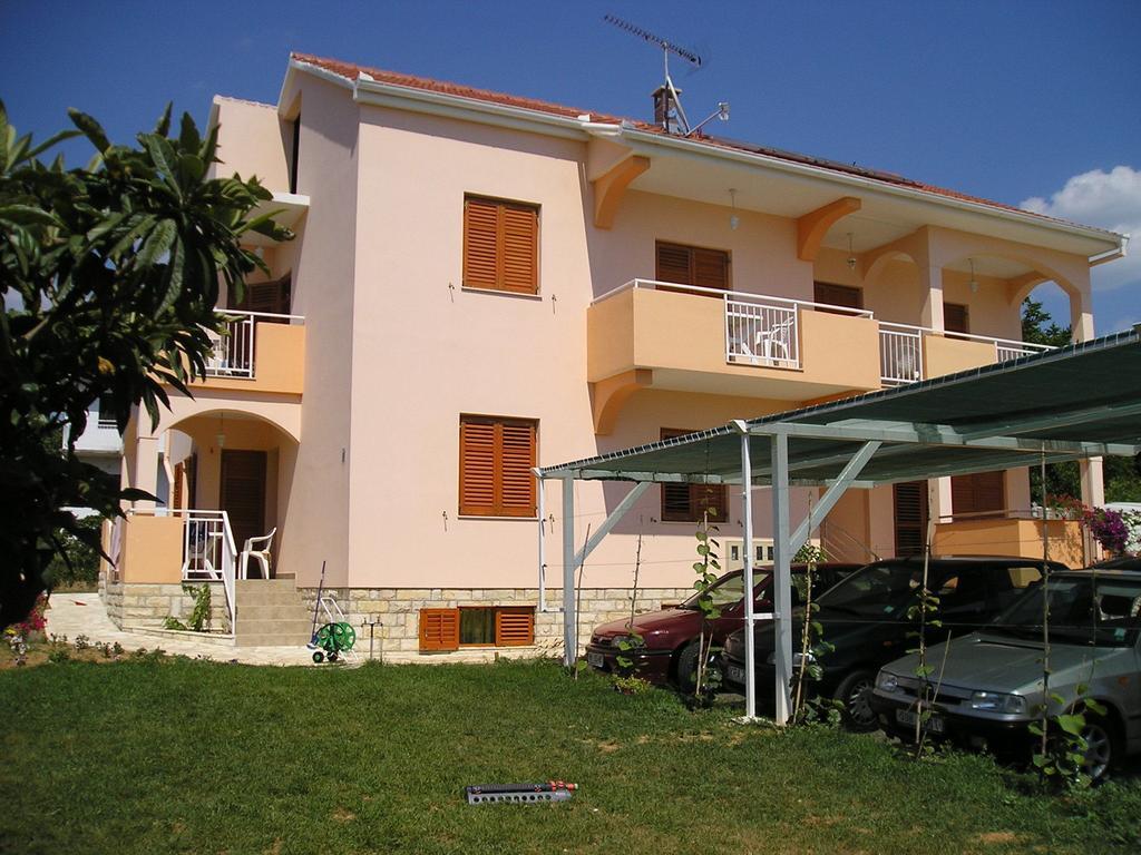 Apartments Vodopija 300M To The Beach Sveti Filip i Jakov Ngoại thất bức ảnh