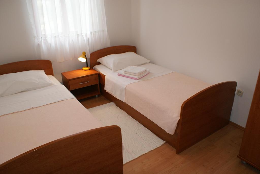 Apartments Vodopija 300M To The Beach Sveti Filip i Jakov Phòng bức ảnh