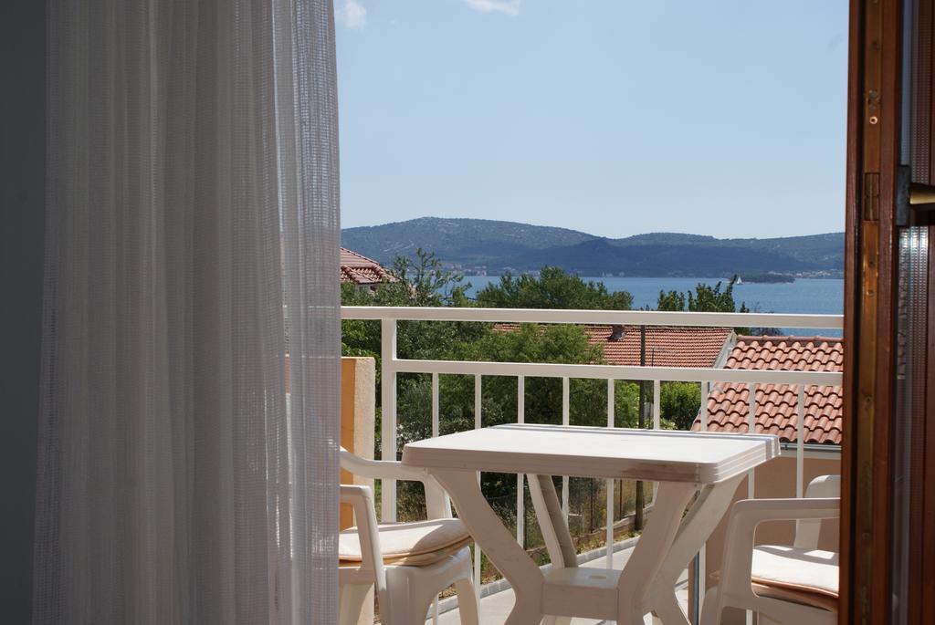 Apartments Vodopija 300M To The Beach Sveti Filip i Jakov Phòng bức ảnh