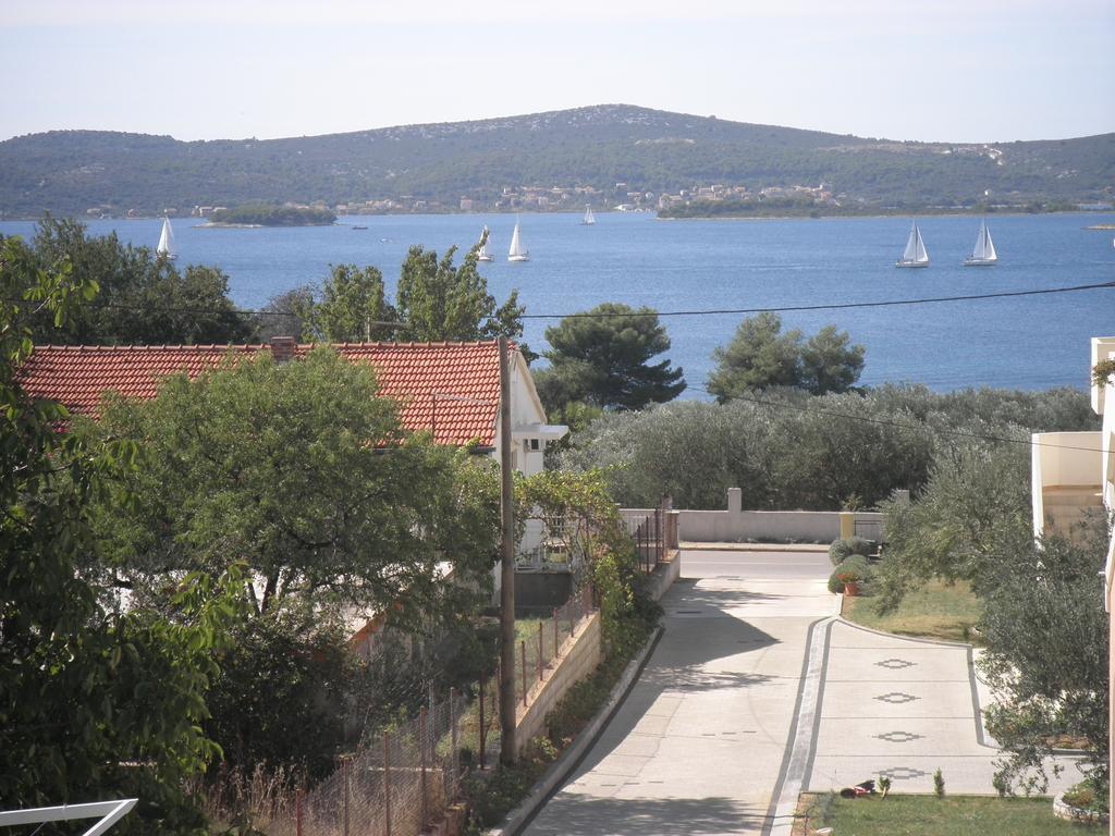 Apartments Vodopija 300M To The Beach Sveti Filip i Jakov Phòng bức ảnh