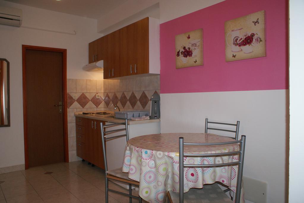 Apartments Vodopija 300M To The Beach Sveti Filip i Jakov Ngoại thất bức ảnh