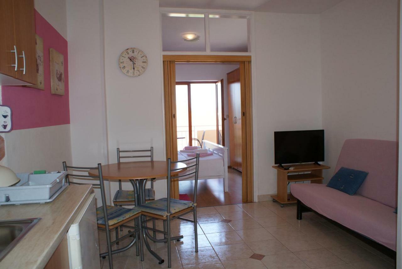 Apartments Vodopija 300M To The Beach Sveti Filip i Jakov Ngoại thất bức ảnh
