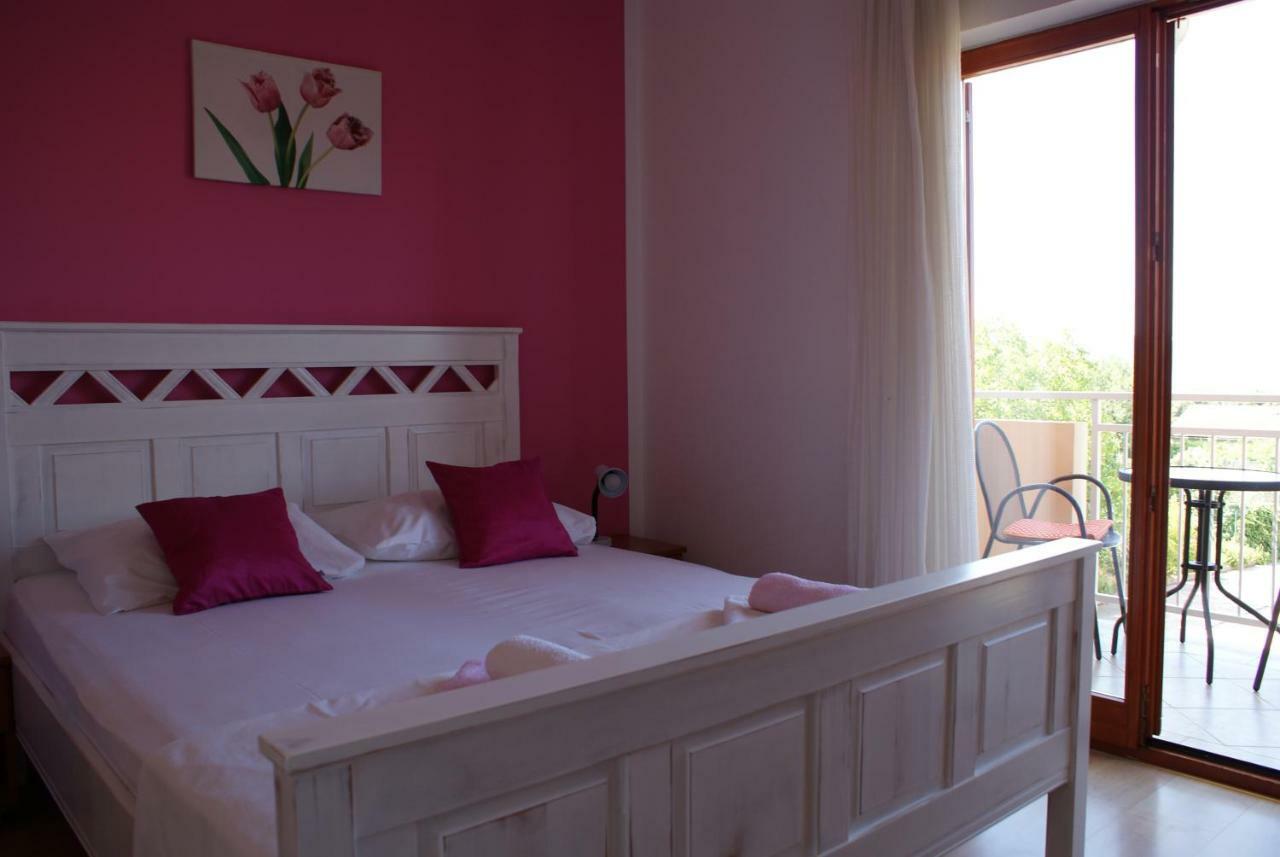 Apartments Vodopija 300M To The Beach Sveti Filip i Jakov Ngoại thất bức ảnh